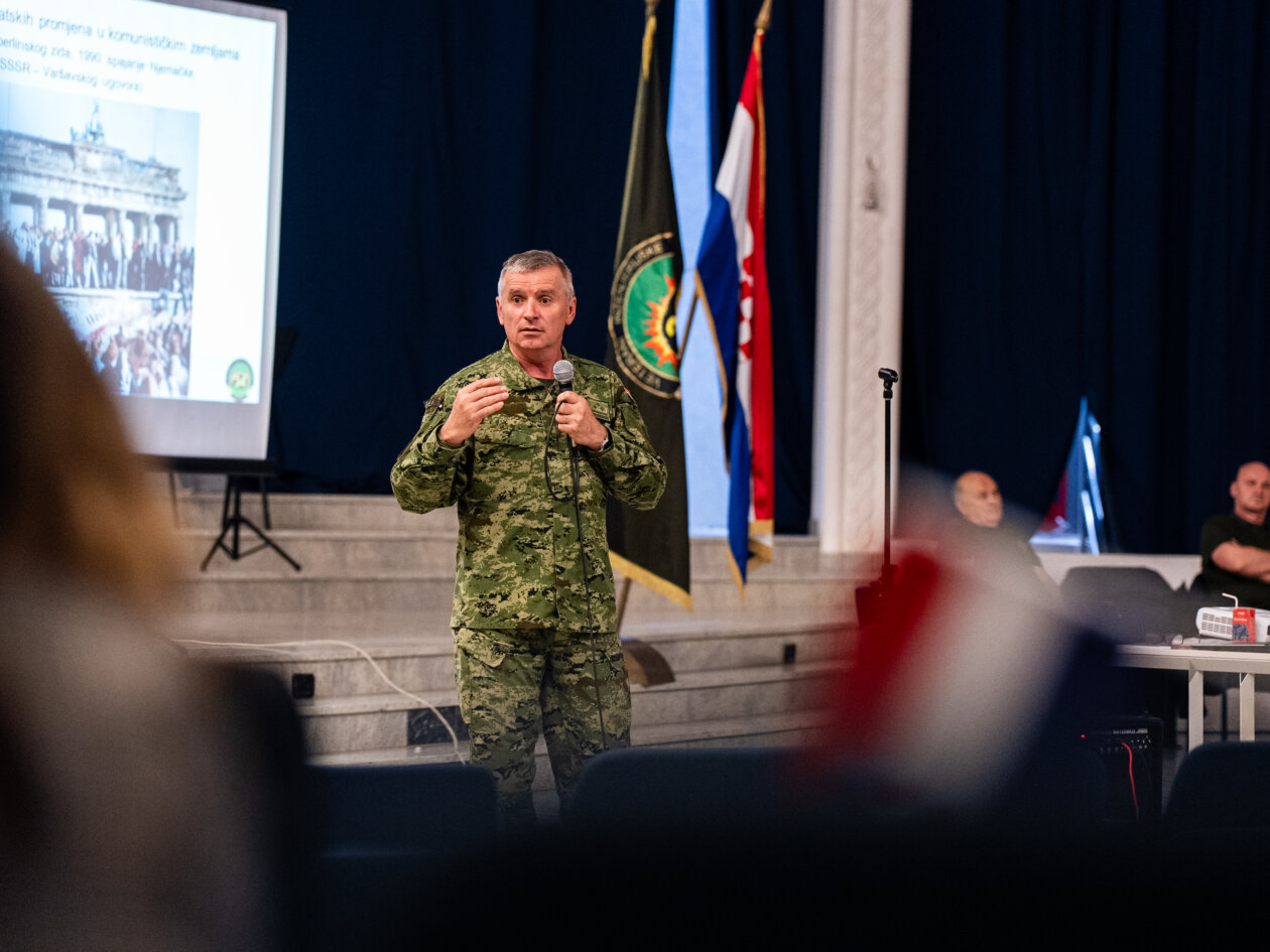 Tribina Domovinski rat i VRO Bljesak (6) Tribina Domovinski rat i VRO Bljesak (6)