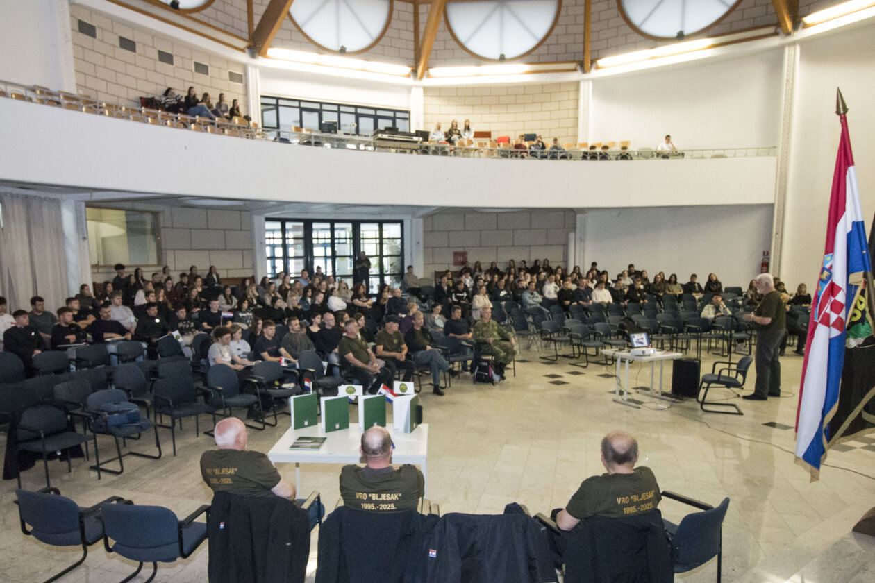 Tribina Domovinski rat i VRO Bljesak (8) Tribina Domovinski rat i VRO Bljesak (8)