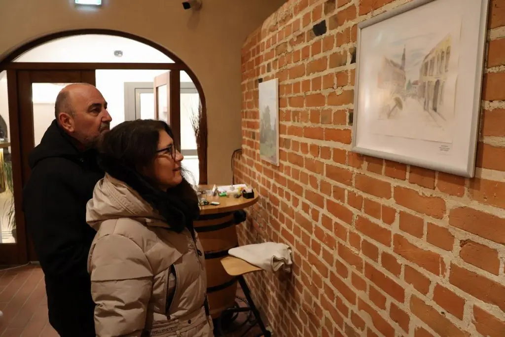 U Bedemu otvorena izložba Likovne kolonije hrvatskih branitelja, njihove djece i unuka čiji će fundus biti darovan Zakladi „Katruža“ (13) U Bedemu otvorena izložba Likovne kolonije hrvatskih branitelja, njihove djece i unuka čiji će fundus biti darovan Zakladi „Katruža“ (13)