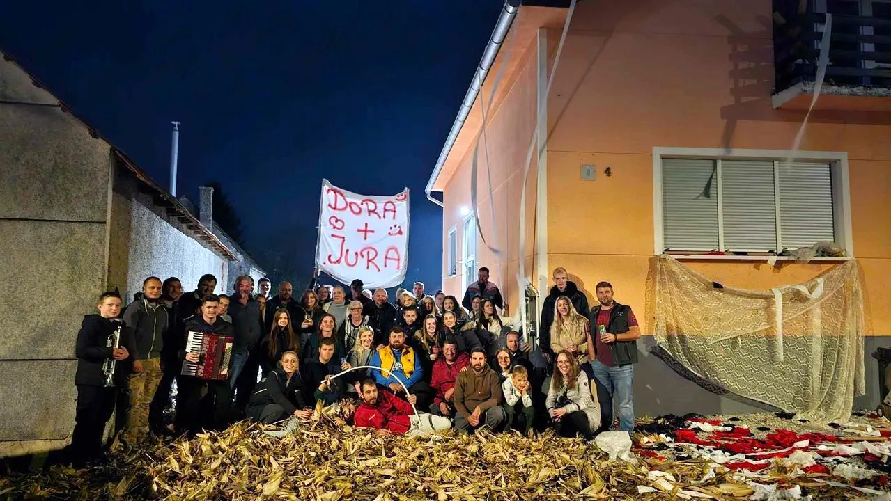 U HODOŠANU JE PADAO ‘SNIJEG’ Žene se Dorotea Špoljarić i Jurica Pandur (3) U HODOŠANU JE PADAO ‘SNIJEG’ Žene se Dorotea Špoljarić i Jurica Pandur (3)