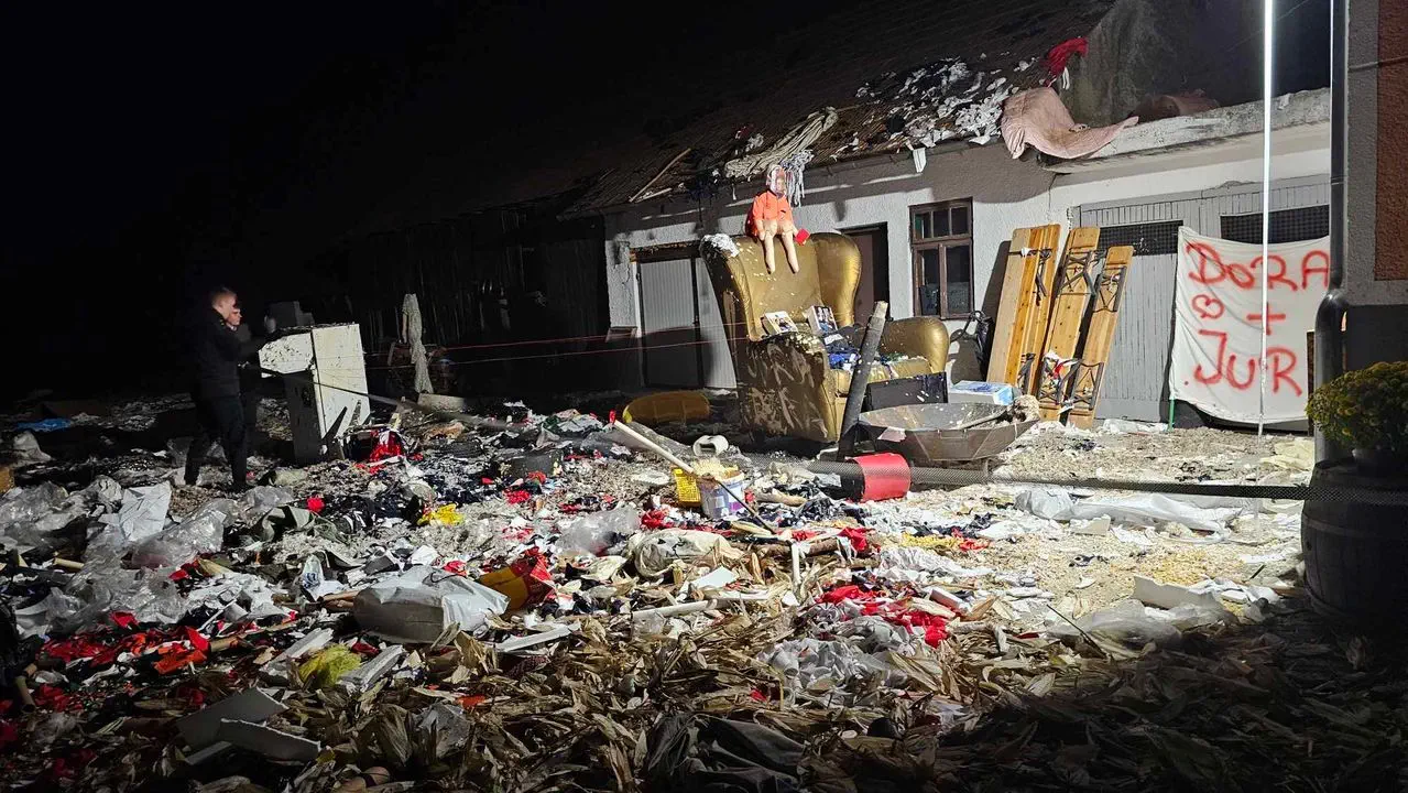 U HODOŠANU JE PADAO ‘SNIJEG’ Žene se Dorotea Špoljarić i Jurica Pandur (4) U HODOŠANU JE PADAO ‘SNIJEG’ Žene se Dorotea Špoljarić i Jurica Pandur (4)