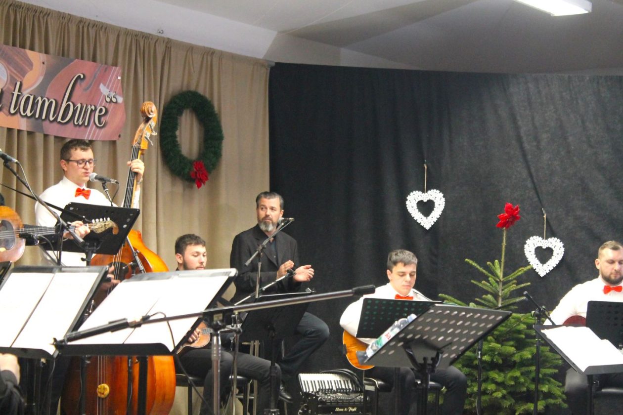 ‘U SAN MI DOĐU TAMBURE’ Četvrti samostalni koncert uz emocije, tradiciju i gromoglasan pljesak (10)