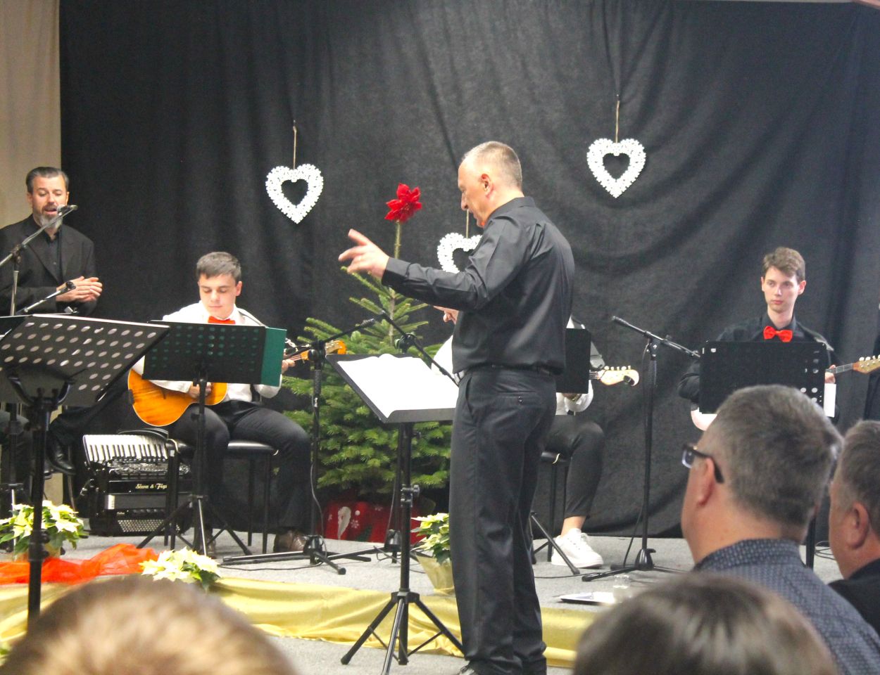 ‘U SAN MI DOĐU TAMBURE’ Četvrti samostalni koncert uz emocije, tradiciju i gromoglasan pljesak (15) ‘U SAN MI DOĐU TAMBURE’ Četvrti samostalni koncert uz emocije, tradiciju i gromoglasan pljesak (15)