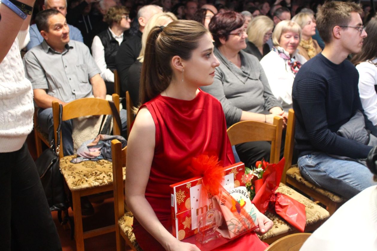 ‘U SAN MI DOĐU TAMBURE’ Četvrti samostalni koncert uz emocije, tradiciju i gromoglasan pljesak (23)