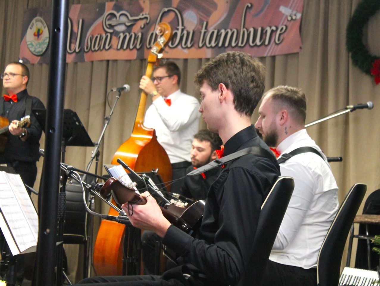 ‘U SAN MI DOĐU TAMBURE’ Četvrti samostalni koncert uz emocije, tradiciju i gromoglasan pljesak (35) ‘U SAN MI DOĐU TAMBURE’ Četvrti samostalni koncert uz emocije, tradiciju i gromoglasan pljesak (35)