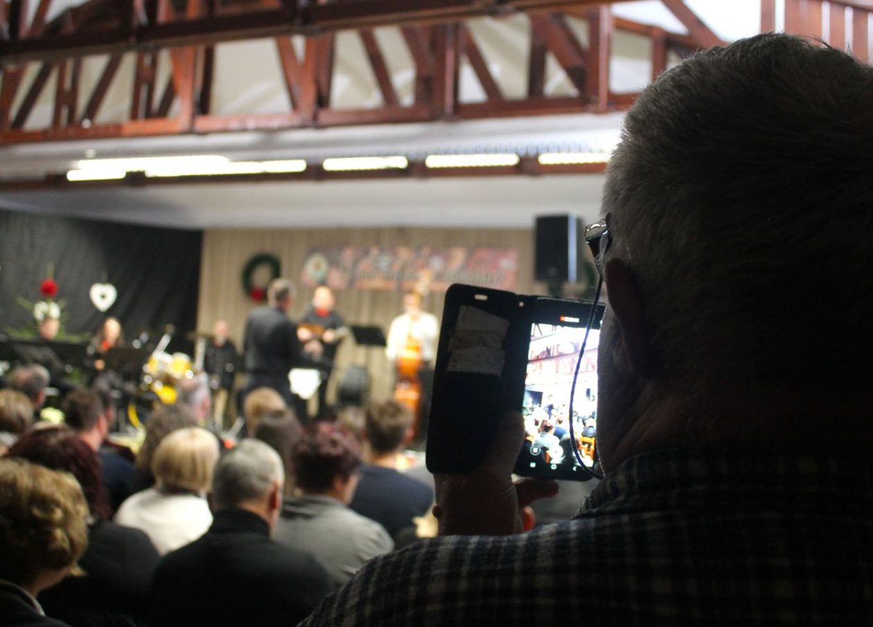 ‘U SAN MI DOĐU TAMBURE’ Četvrti samostalni koncert uz emocije, tradiciju i gromoglasan pljesak (46)