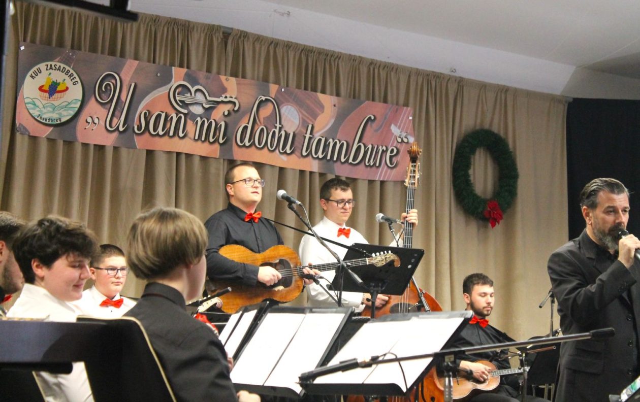 ‘U SAN MI DOĐU TAMBURE’ Četvrti samostalni koncert uz emocije, tradiciju i gromoglasan pljesak (5)