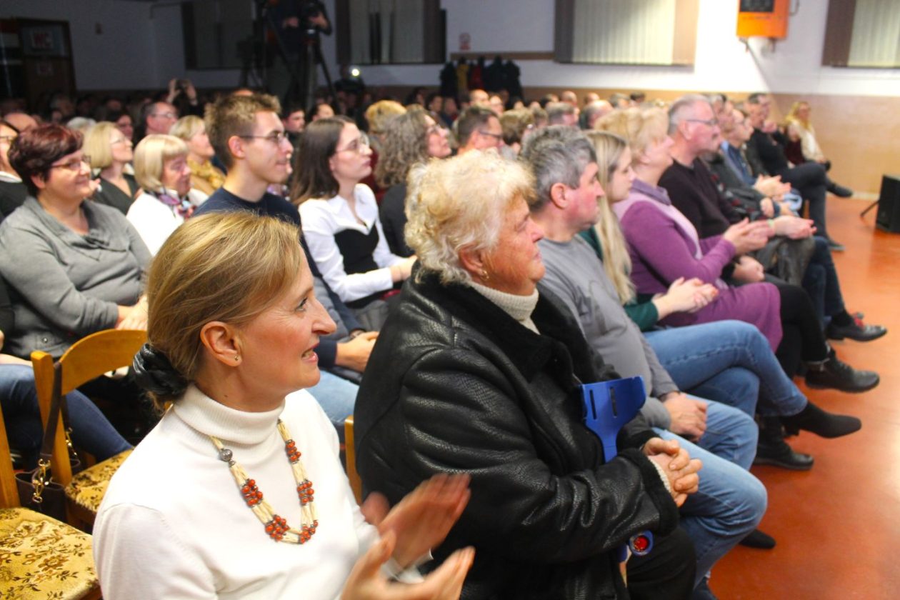 ‘U SAN MI DOĐU TAMBURE’ Četvrti samostalni koncert uz emocije, tradiciju i gromoglasan pljesak (51)