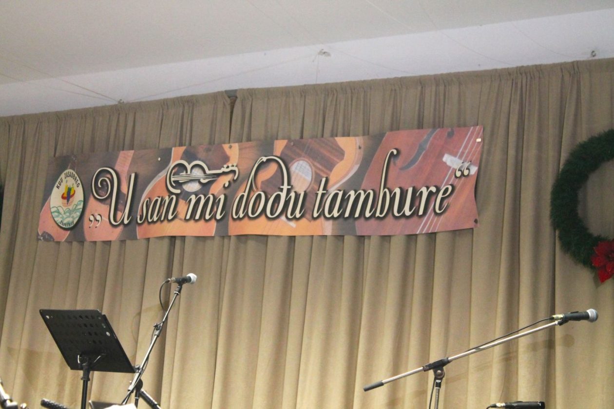 ‘U SAN MI DOĐU TAMBURE’ Četvrti samostalni koncert uz emocije, tradiciju i gromoglasan pljesak (57)
