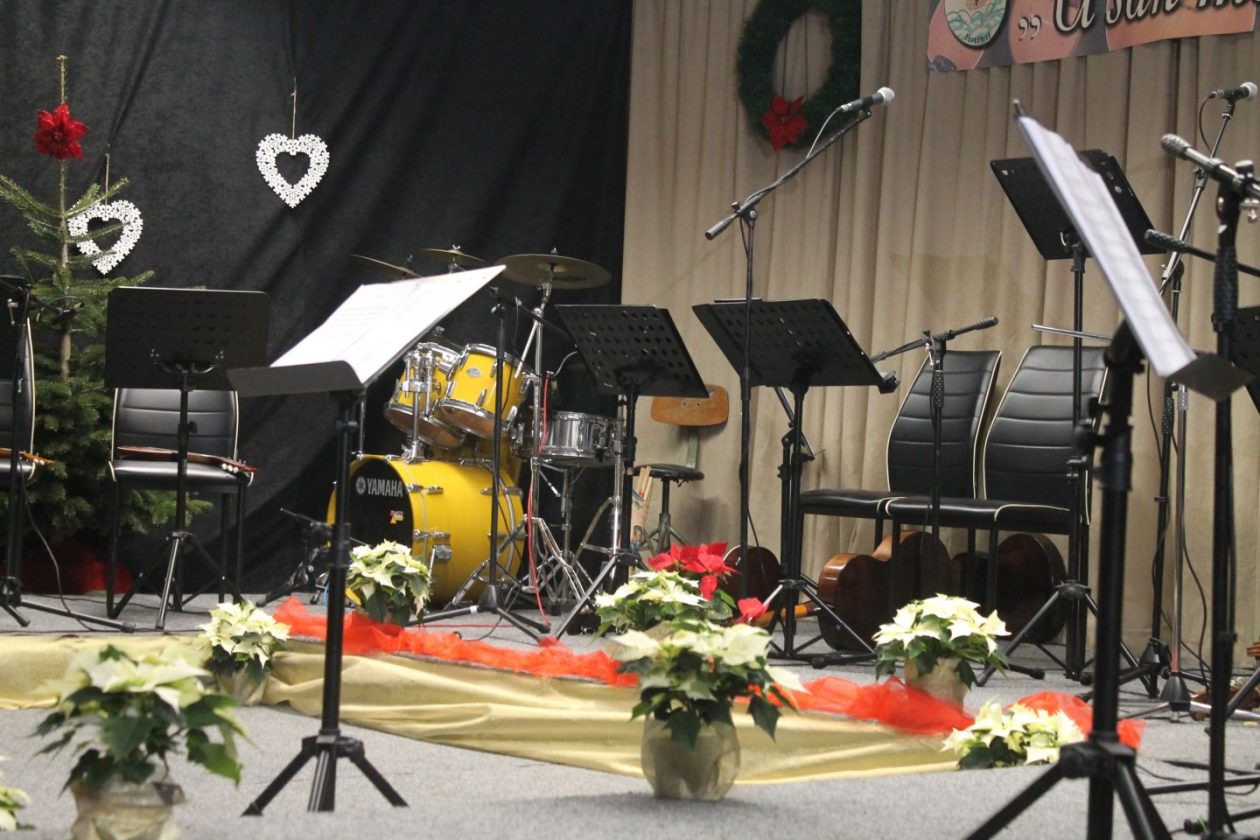 ‘U SAN MI DOĐU TAMBURE’ Četvrti samostalni koncert uz emocije, tradiciju i gromoglasan pljesak (63)