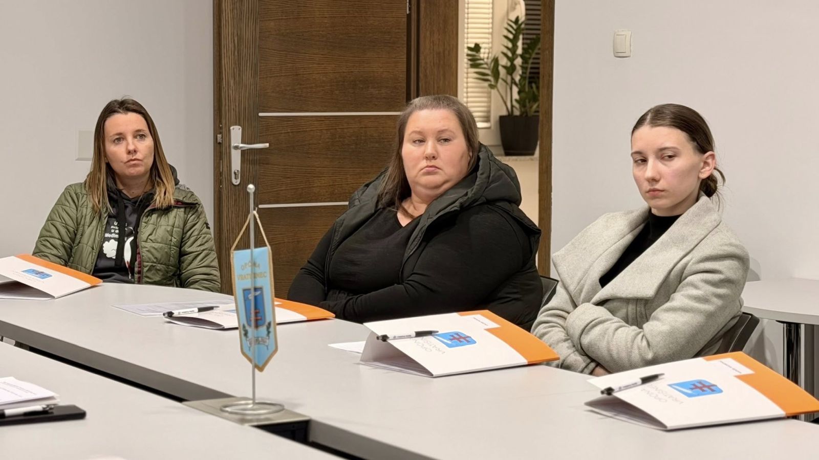 U Vratišincu potpisani ugovori o dodjeli poticaja za kupnju i gradnju nekretnina (2)