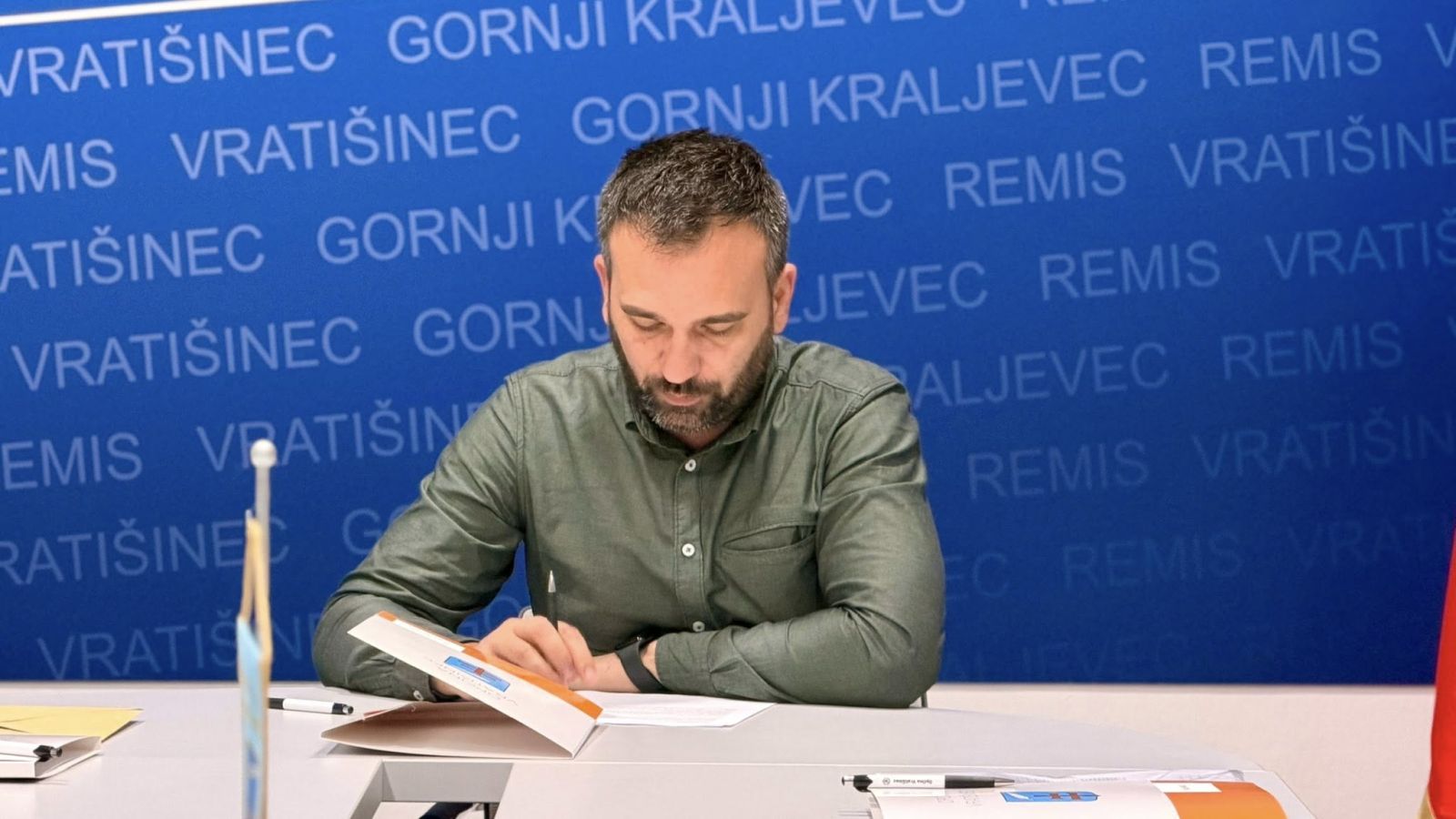 U Vratišincu potpisani ugovori o dodjeli poticaja za kupnju i gradnju nekretnina (6)