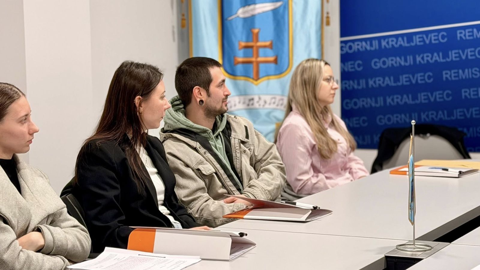 U Vratišincu potpisani ugovori o dodjeli poticaja za kupnju i gradnju nekretnina (8)