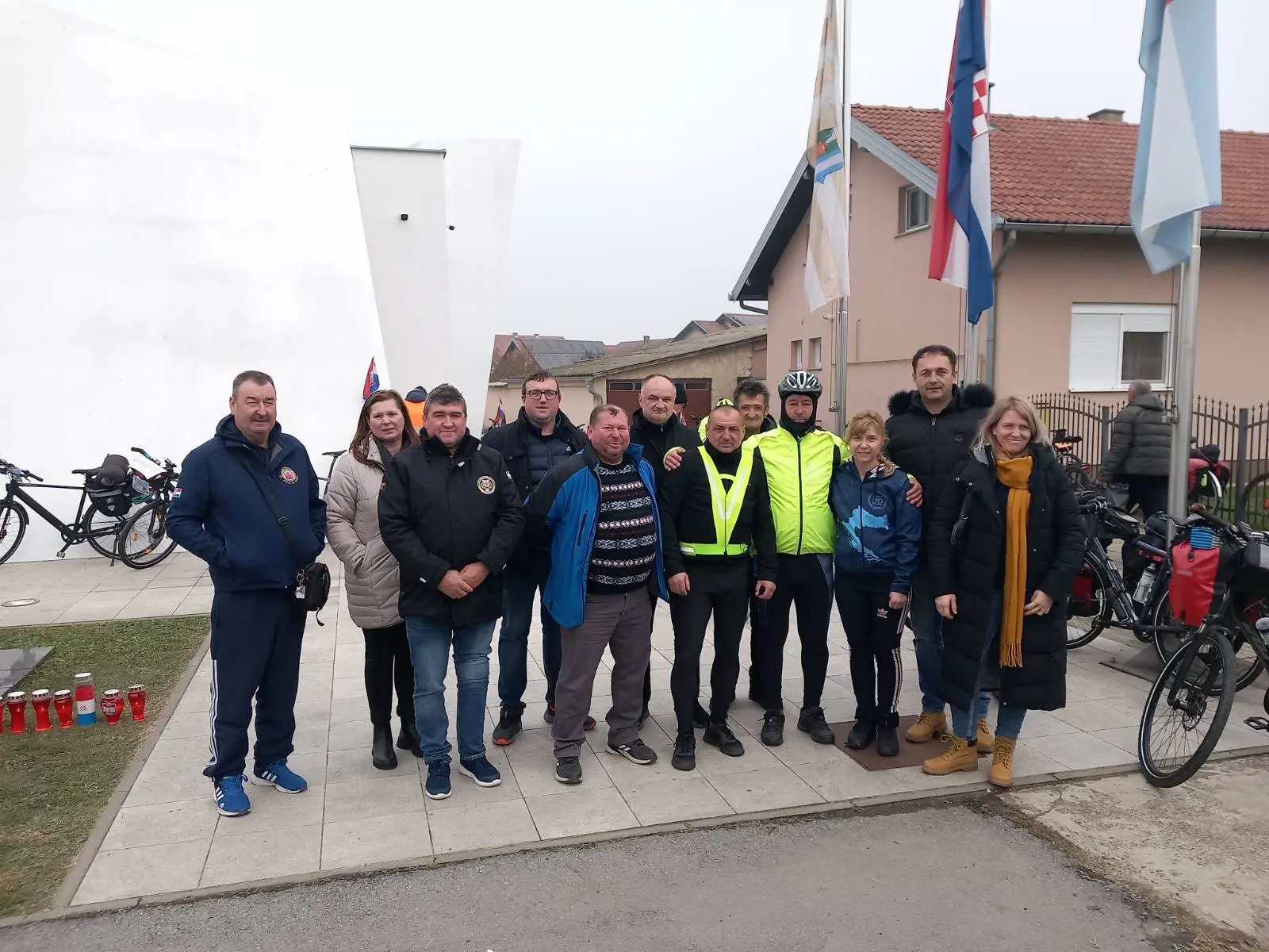 U ZNAK SJEĆANJA Siniša Novak iz Knezovca i biciklisti iz cijele Hrvatske na 13. maratonu ‘Biciklom za Vukovar’ (2) U ZNAK SJEĆANJA Siniša Novak iz Knezovca i biciklisti iz cijele Hrvatske na 13. maratonu ‘Biciklom za Vukovar’ (2)