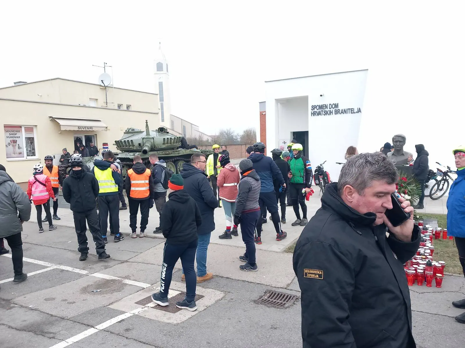 U ZNAK SJEĆANJA Siniša Novak iz Knezovca i biciklisti iz cijele Hrvatske na 13. maratonu ‘Biciklom za Vukovar’ (4) U ZNAK SJEĆANJA Siniša Novak iz Knezovca i biciklisti iz cijele Hrvatske na 13. maratonu ‘Biciklom za Vukovar’ (4)