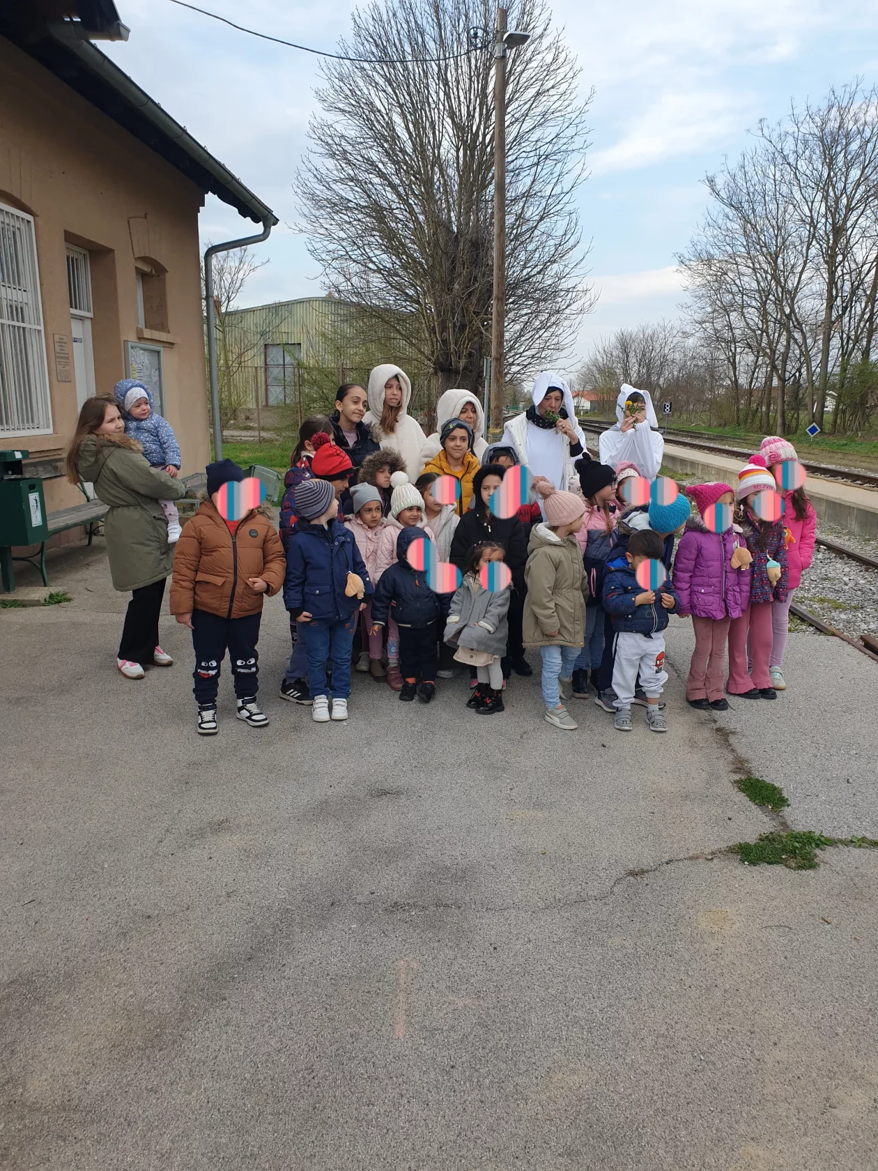 UDRUGA UDOMITELJA DJECE MEĐIMURJA – uskrsni paketići djeca uskrs vlak (2) UDRUGA UDOMITELJA DJECE MEĐIMURJA – uskrsni paketići djeca uskrs vlak (2)