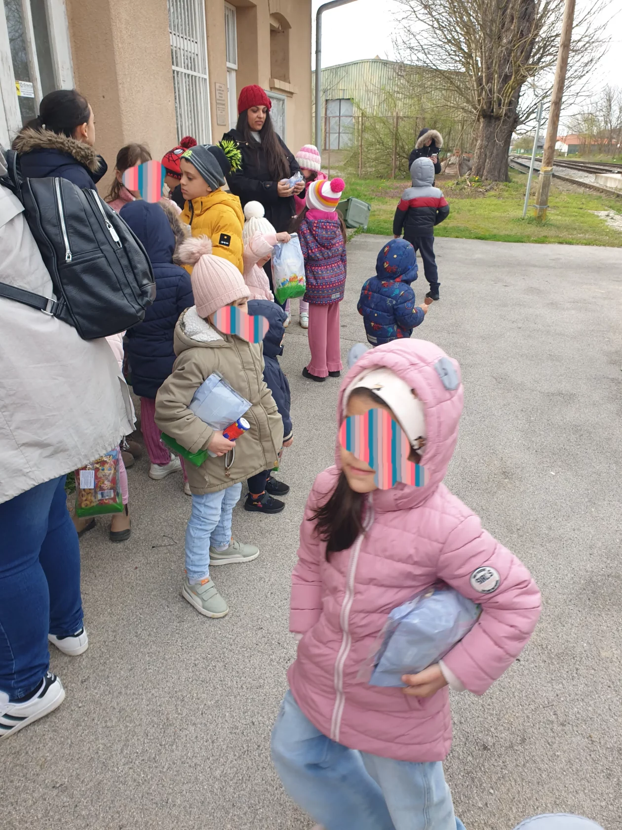 UDRUGA UDOMITELJA DJECE MEĐIMURJA – uskrsni paketići djeca uskrs vlak (4) UDRUGA UDOMITELJA DJECE MEĐIMURJA – uskrsni paketići djeca uskrs vlak (4)