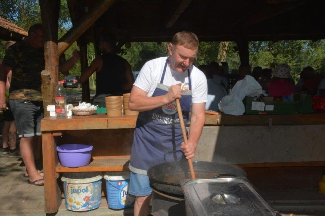 UDVDR Donja Dubrava proslavio Dan pobjede raftingom na Dravi (1) UDVDR Donja Dubrava proslavio Dan pobjede raftingom na Dravi (1)