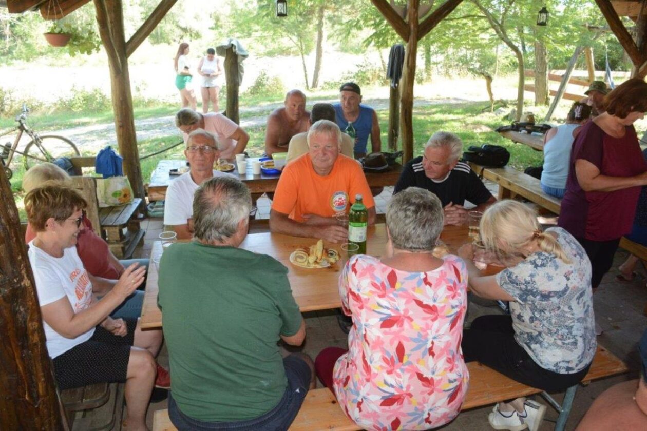 UDVDR Donja Dubrava proslavio Dan pobjede raftingom na Dravi (12) UDVDR Donja Dubrava proslavio Dan pobjede raftingom na Dravi (12)