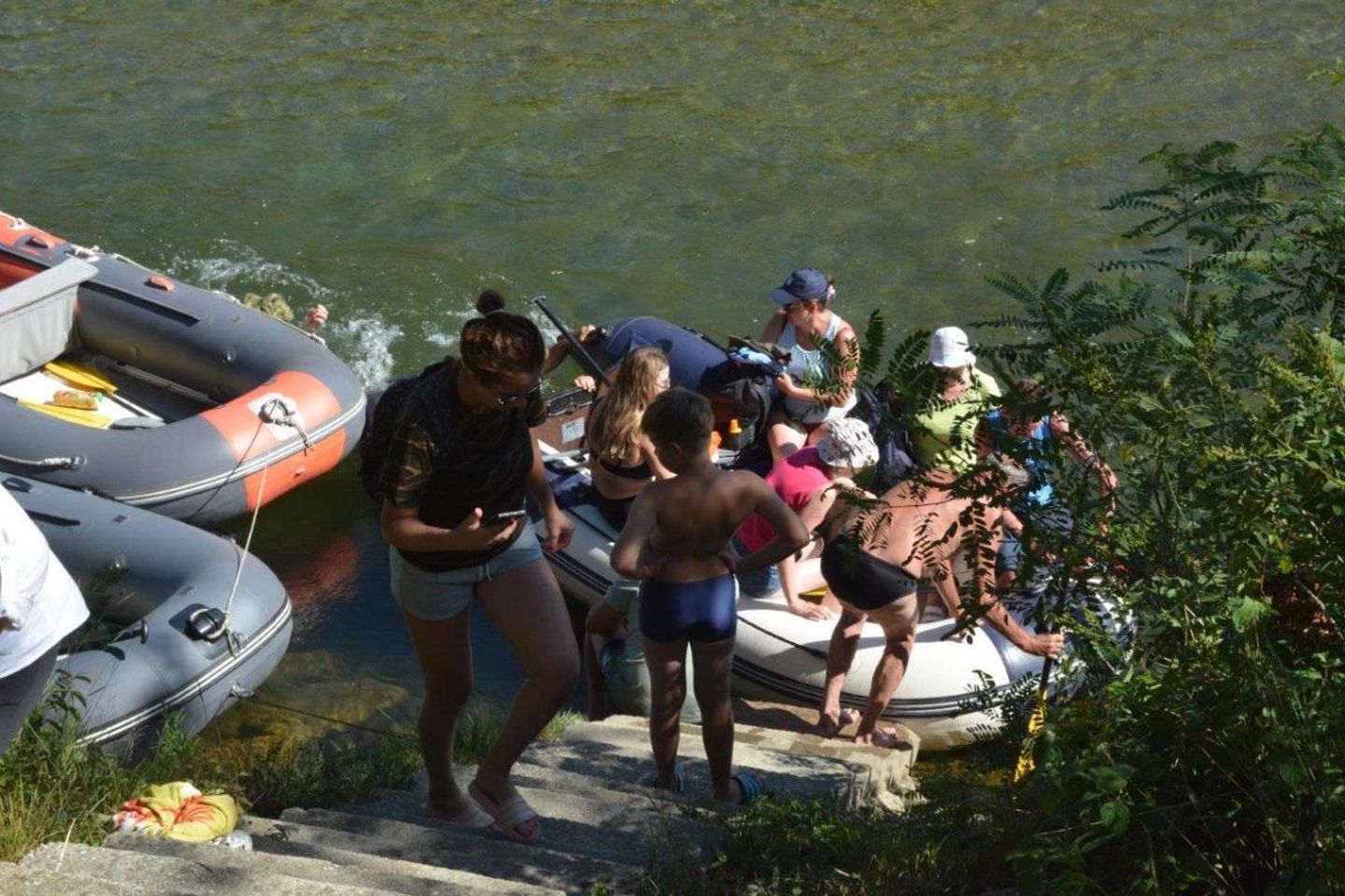 UDVDR Donja Dubrava proslavio Dan pobjede raftingom na Dravi (2)