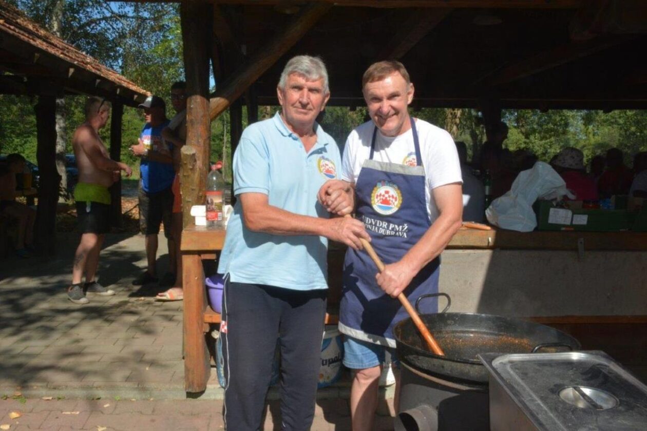 UDVDR Donja Dubrava proslavio Dan pobjede raftingom na Dravi (3) UDVDR Donja Dubrava proslavio Dan pobjede raftingom na Dravi (3)