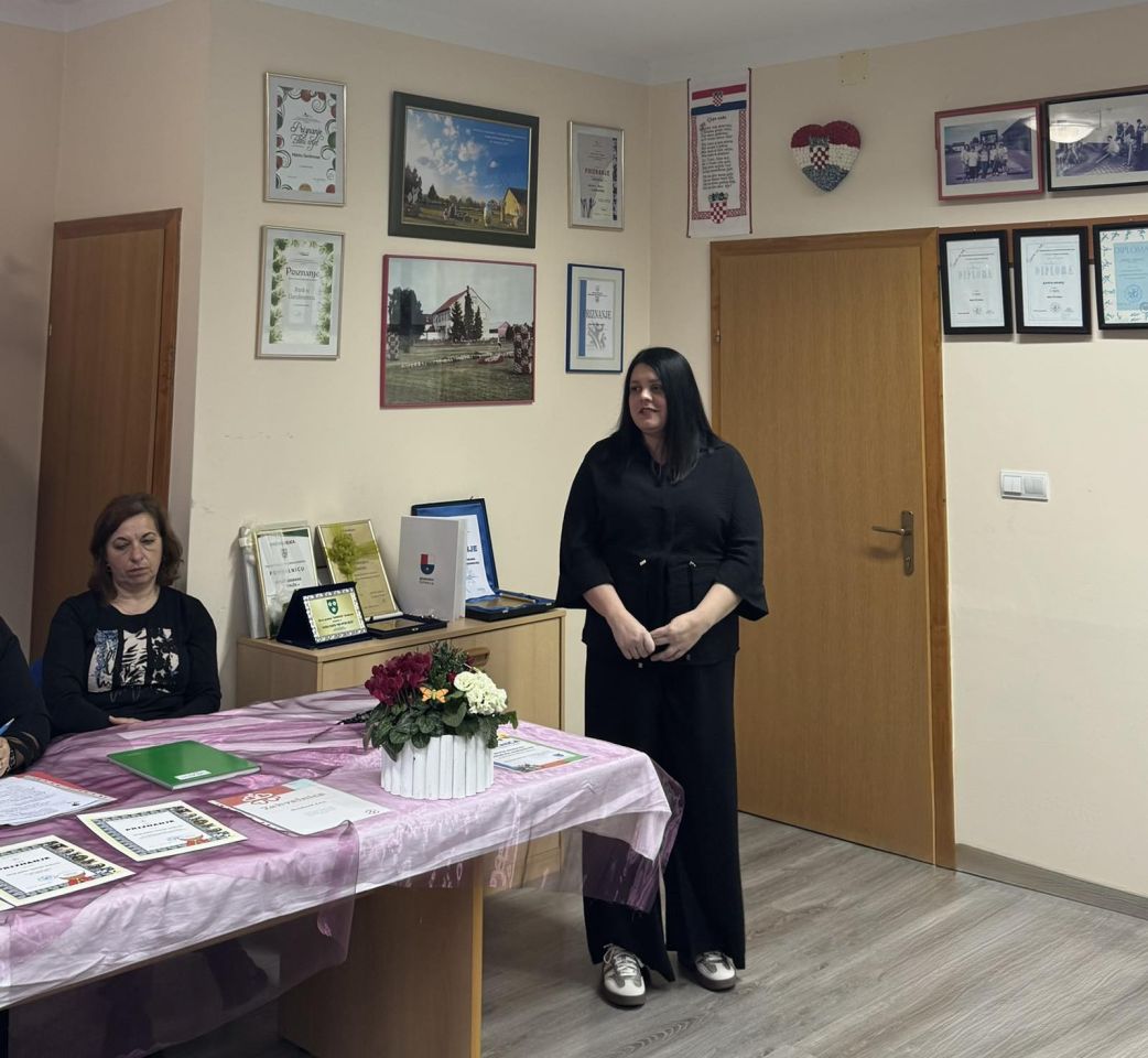 UG GARDRUŽA GARDINOVEC Marija prekupec ostaje predsjednica, odbor dobio nove članove (16) UG GARDRUŽA GARDINOVEC Marija prekupec ostaje predsjednica, odbor dobio nove članove (16)