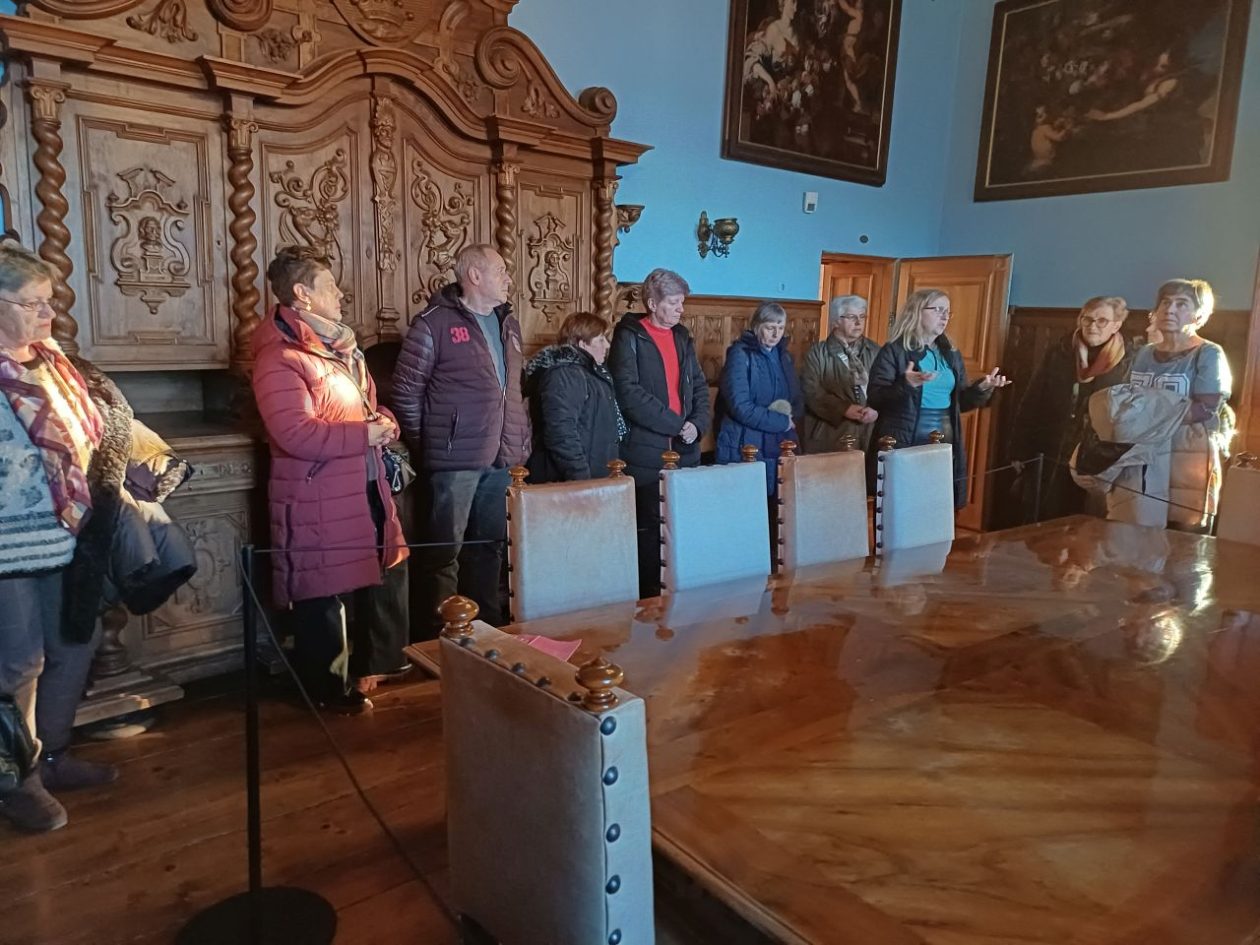 UGODNO DRUŽENJE Adventski izlet Podružnice umirovljenika Palovec u dvor Trakošćan (4) UGODNO DRUŽENJE Adventski izlet Podružnice umirovljenika Palovec u dvor Trakošćan (4)