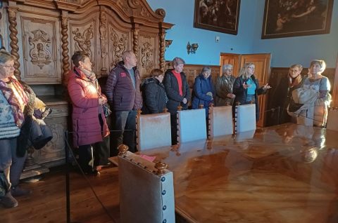 UGODNO DRUŽENJE Adventski izlet Podružnice umirovljenika Palovec u dvor Trakošćan (4)