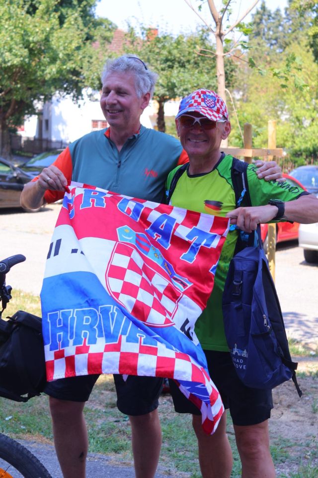 ULTRAMARATON LJUBAVI Karlheinz trčao iz Njemačke do Čakovca kako bi iznenadio oca za 90. rođendan (12)