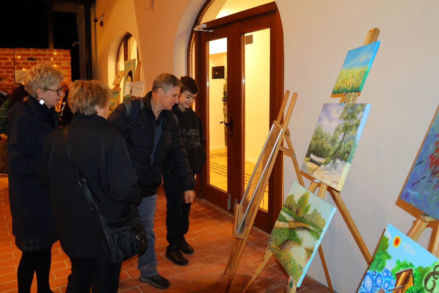 UMJETNOST I DOBROTA U Starom gradu otvorena izložba humanitarnog karaktera (1) UMJETNOST I DOBROTA U Starom gradu otvorena izložba humanitarnog karaktera (1)