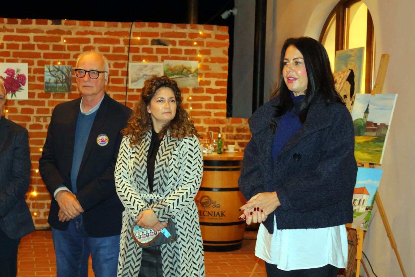 UMJETNOST I DOBROTA U Starom gradu otvorena izložba humanitarnog karaktera (19) UMJETNOST I DOBROTA U Starom gradu otvorena izložba humanitarnog karaktera (19)