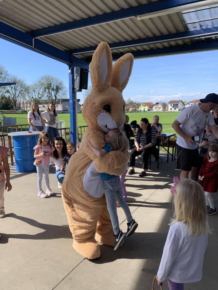 USKRSNA RADOST Lov na uskrsna jaja razveselio mališane u Donjoj Dubravi (12)