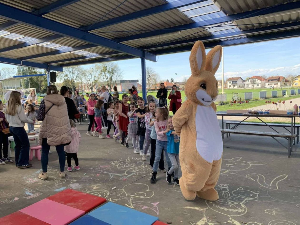 USKRSNA RADOST Lov na uskrsna jaja razveselio mališane u Donjoj Dubravi (13)