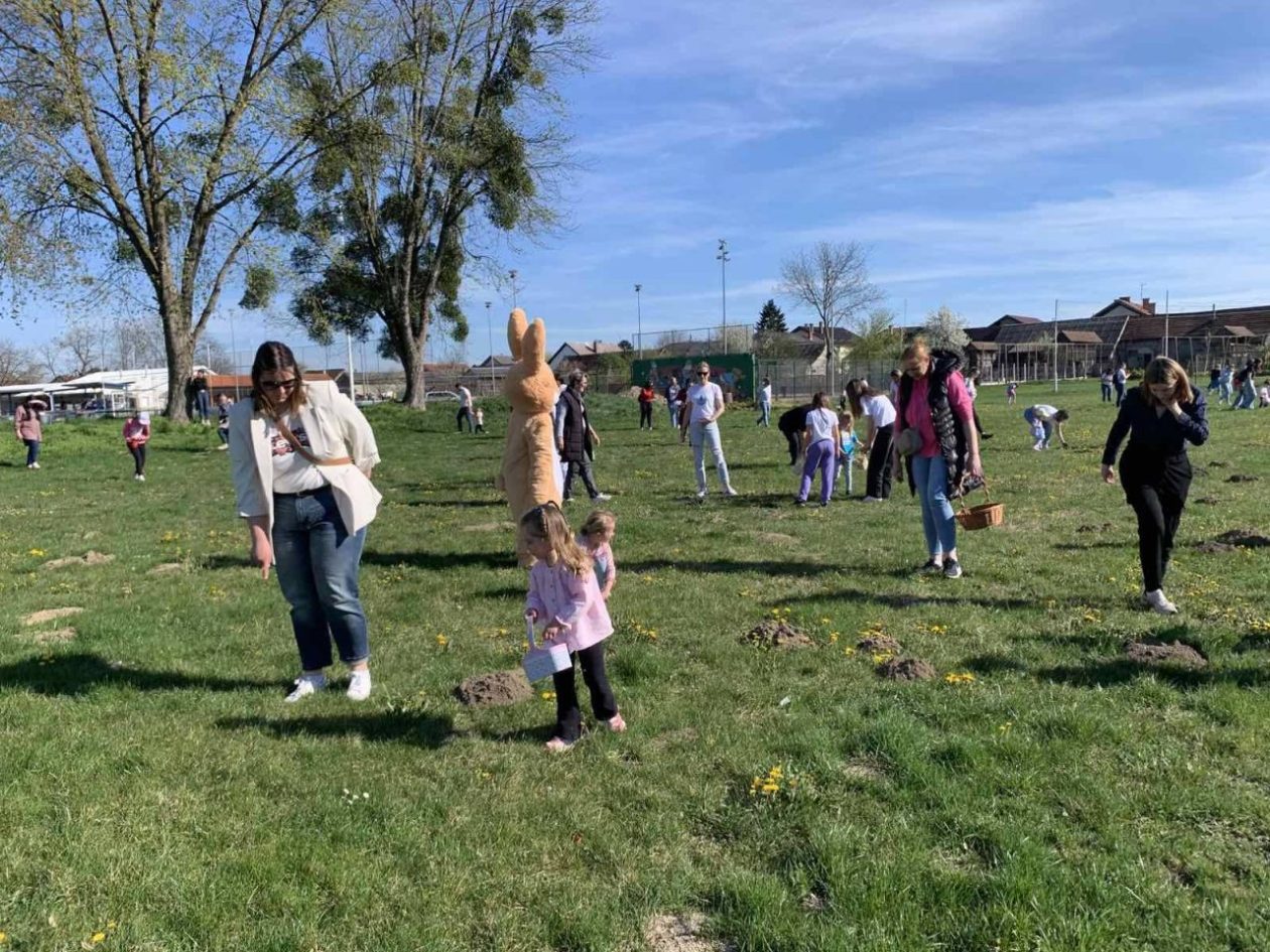 USKRSNA RADOST Lov na uskrsna jaja razveselio mališane u Donjoj Dubravi (16)