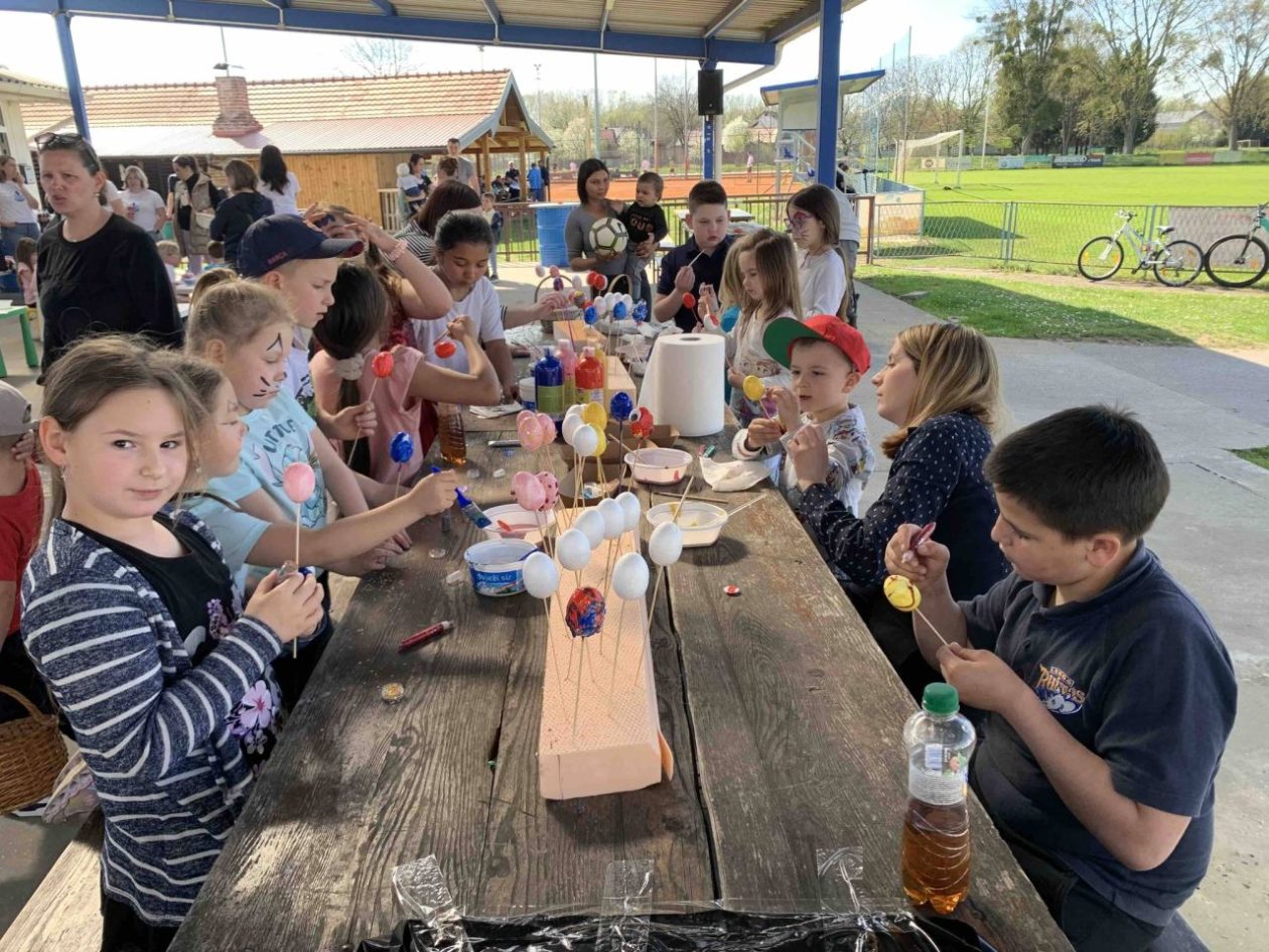 USKRSNA RADOST Lov na uskrsna jaja razveselio mališane u Donjoj Dubravi (2)