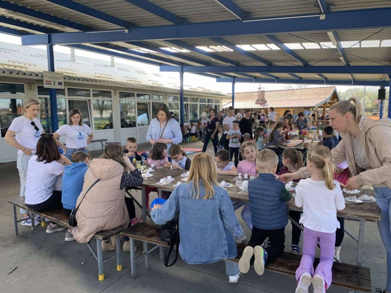 USKRSNA RADOST Lov na uskrsna jaja razveselio mališane u Donjoj Dubravi (6)
