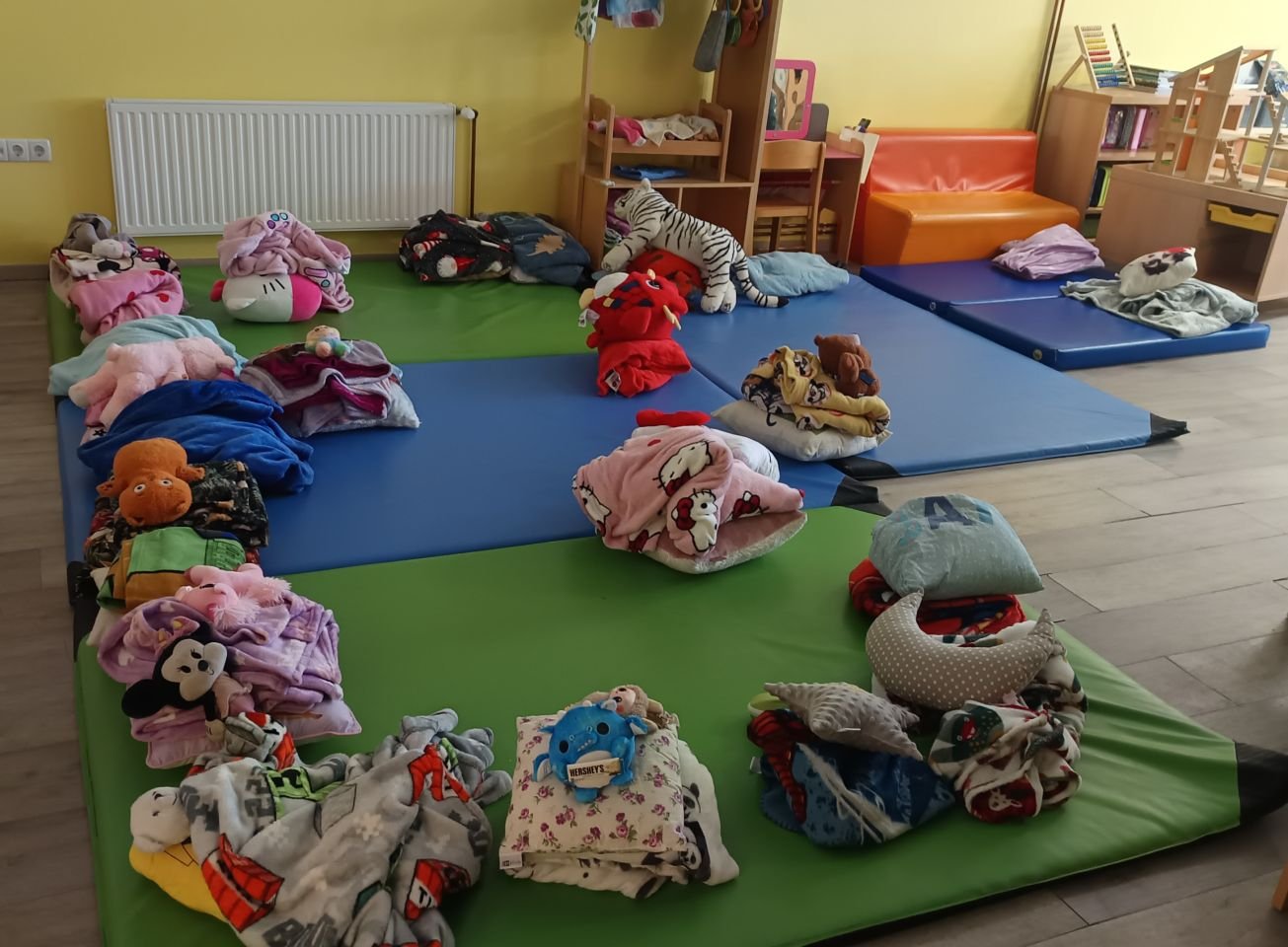 UZ KNJIGE I DEKICE Mravići obilježili Čarobni dan čitanja (3) UZ KNJIGE I DEKICE Mravići obilježili Čarobni dan čitanja (3)