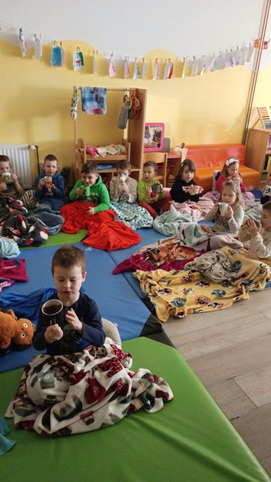 UZ KNJIGE I DEKICE Mravići obilježili Čarobni dan čitanja (4) UZ KNJIGE I DEKICE Mravići obilježili Čarobni dan čitanja (4)