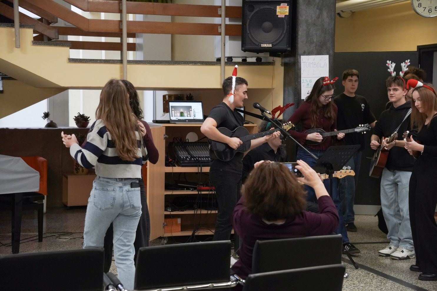 Učenici Gimnazija Josipa Slavenskog Čakovec ples pjesma (12)