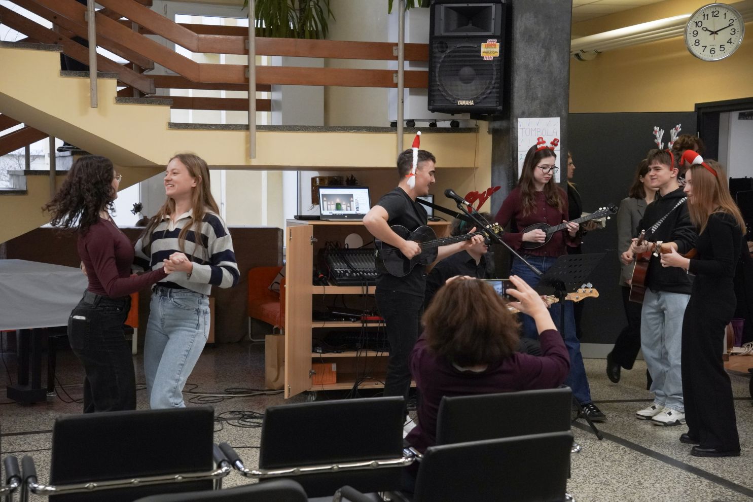 Učenici Gimnazija Josipa Slavenskog Čakovec ples pjesma (13)