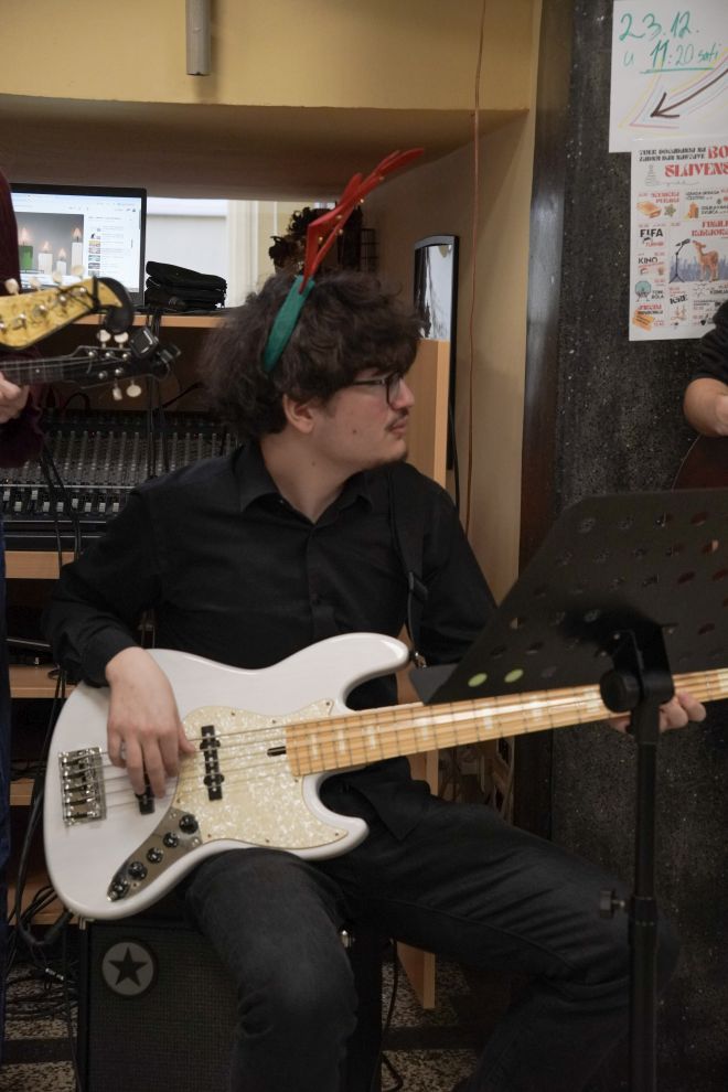 Učenici Gimnazija Josipa Slavenskog Čakovec ples pjesma (8)