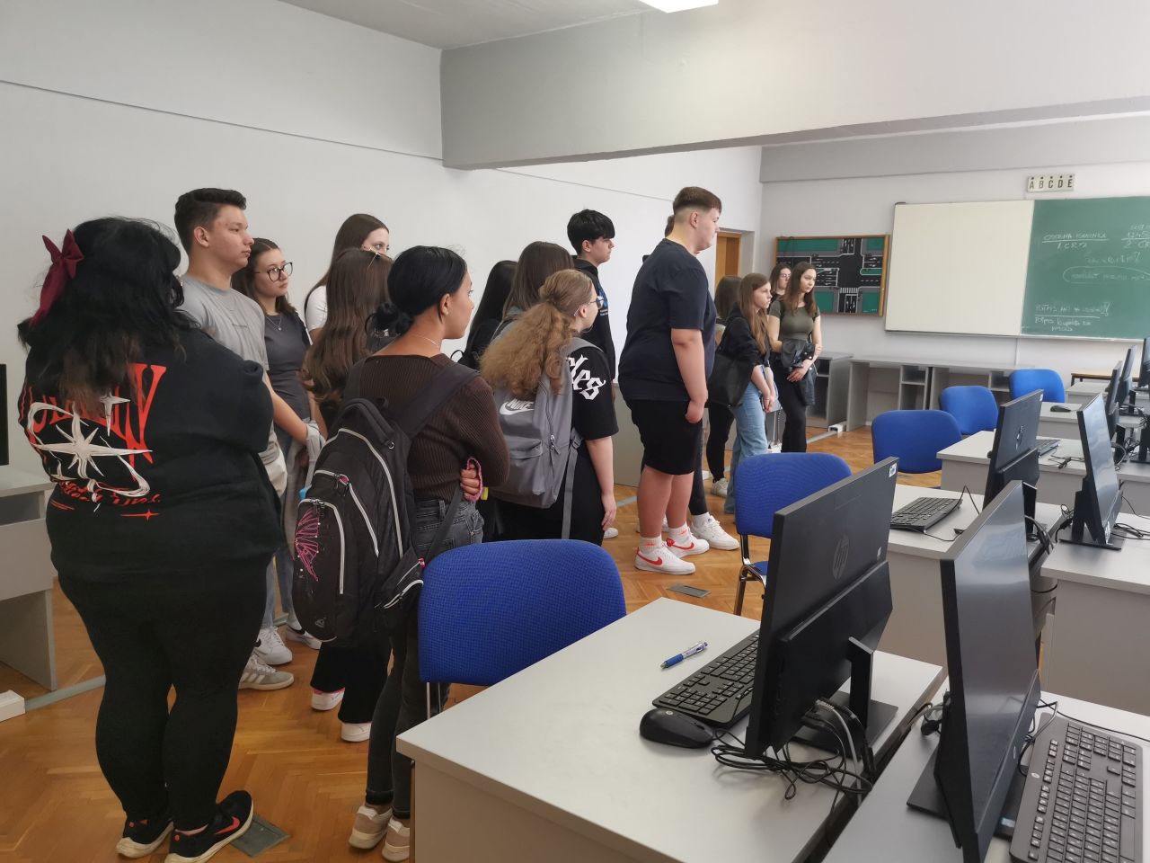 Učenici Gospodarske škole posjetili HAK i učili iz prakse (2) Učenici Gospodarske škole posjetili HAK i učili iz prakse (2)