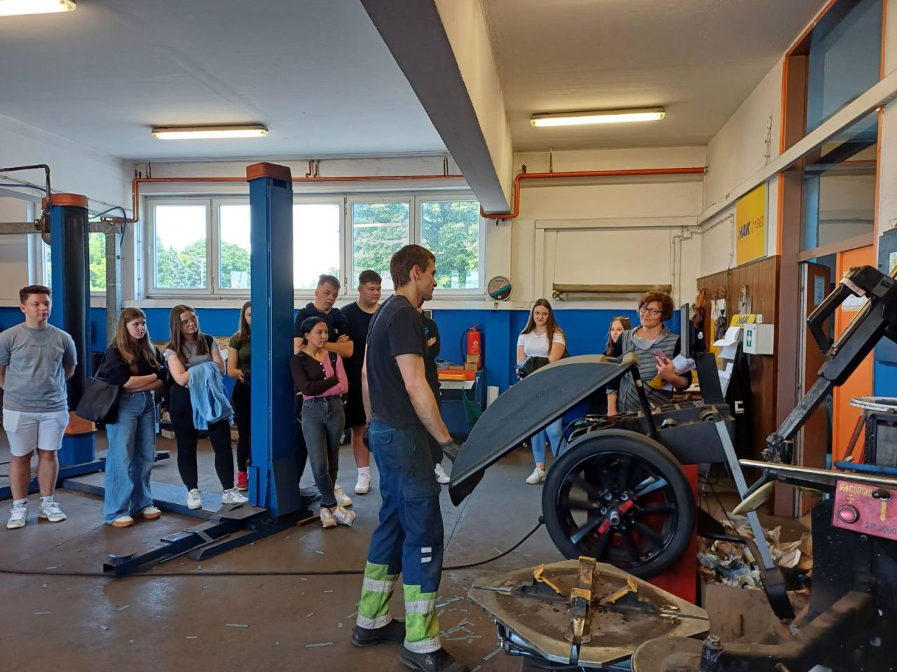 Učenici Gospodarske škole posjetili HAK i učili iz prakse (8) Učenici Gospodarske škole posjetili HAK i učili iz prakse (8)