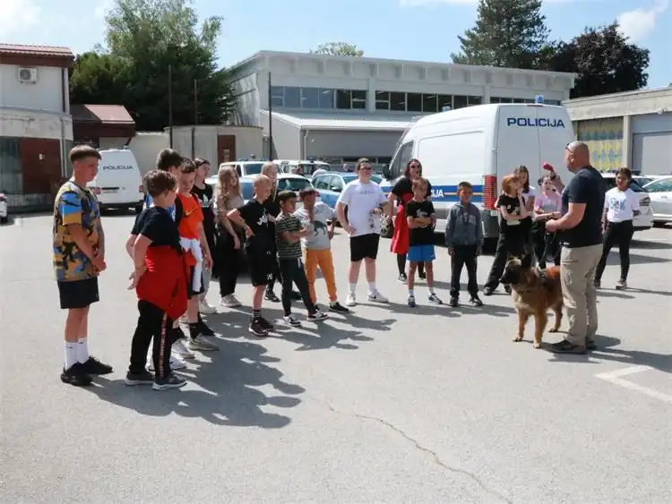 Učenici OŠ Mala Subotica posjetili PU međimursku (3) Učenici OŠ Mala Subotica posjetili PU međimursku (3)