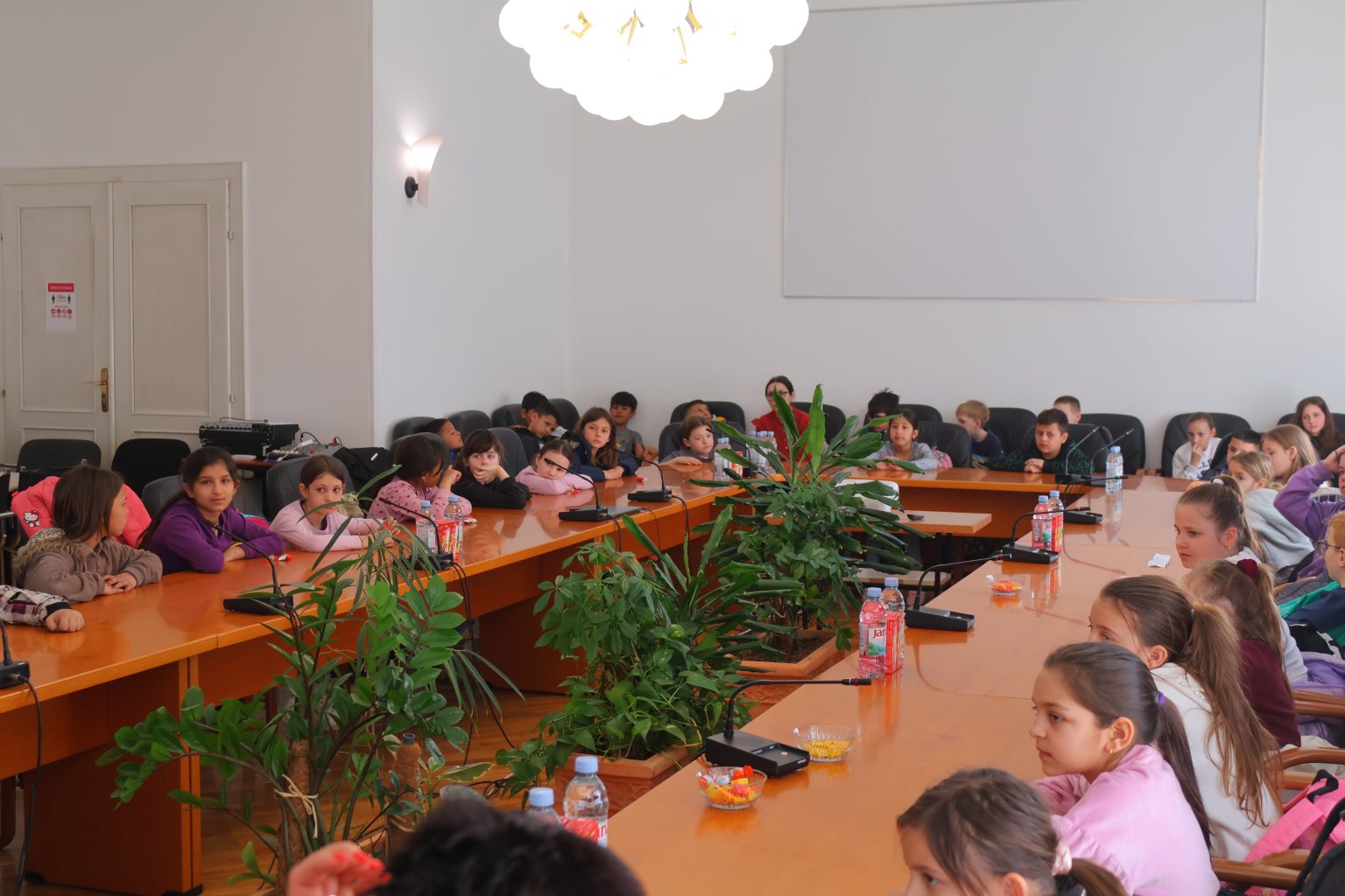 Učenici iz Pribislavca u posjetu gradonačelnici Cividini (12) Učenici iz Pribislavca u posjetu gradonačelnici Cividini (12)