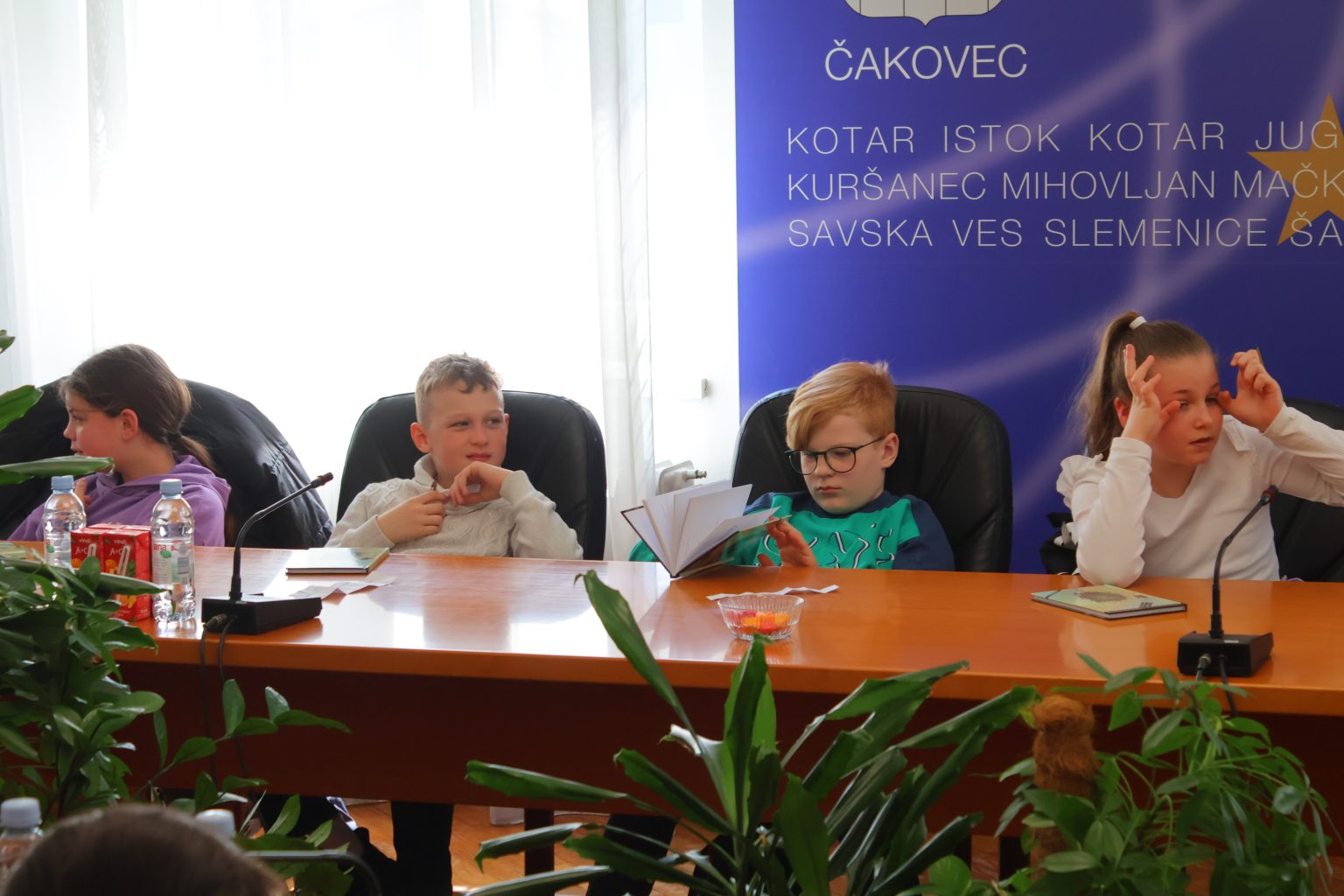 Učenici iz Pribislavca u posjetu gradonačelnici Cividini (20) Učenici iz Pribislavca u posjetu gradonačelnici Cividini (20)