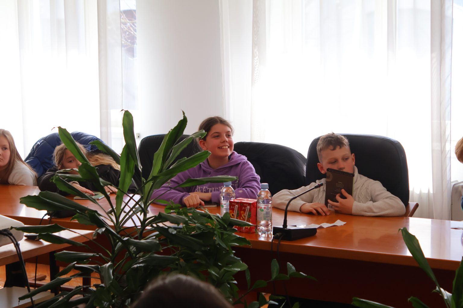 Učenici iz Pribislavca u posjetu gradonačelnici Cividini (21) Učenici iz Pribislavca u posjetu gradonačelnici Cividini (21)