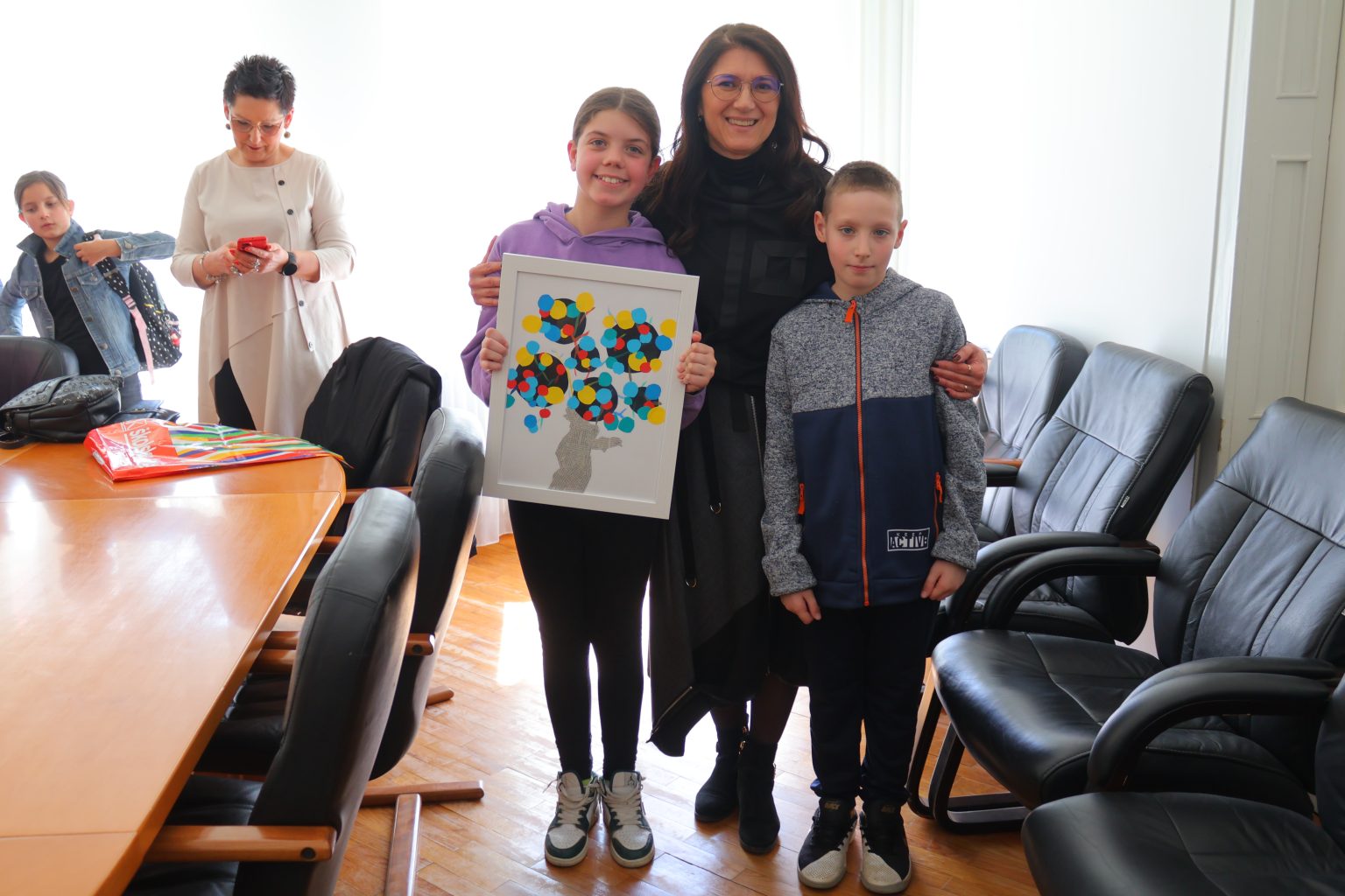 Učenici iz Pribislavca u posjetu gradonačelnici Cividini (22) Učenici iz Pribislavca u posjetu gradonačelnici Cividini (22)