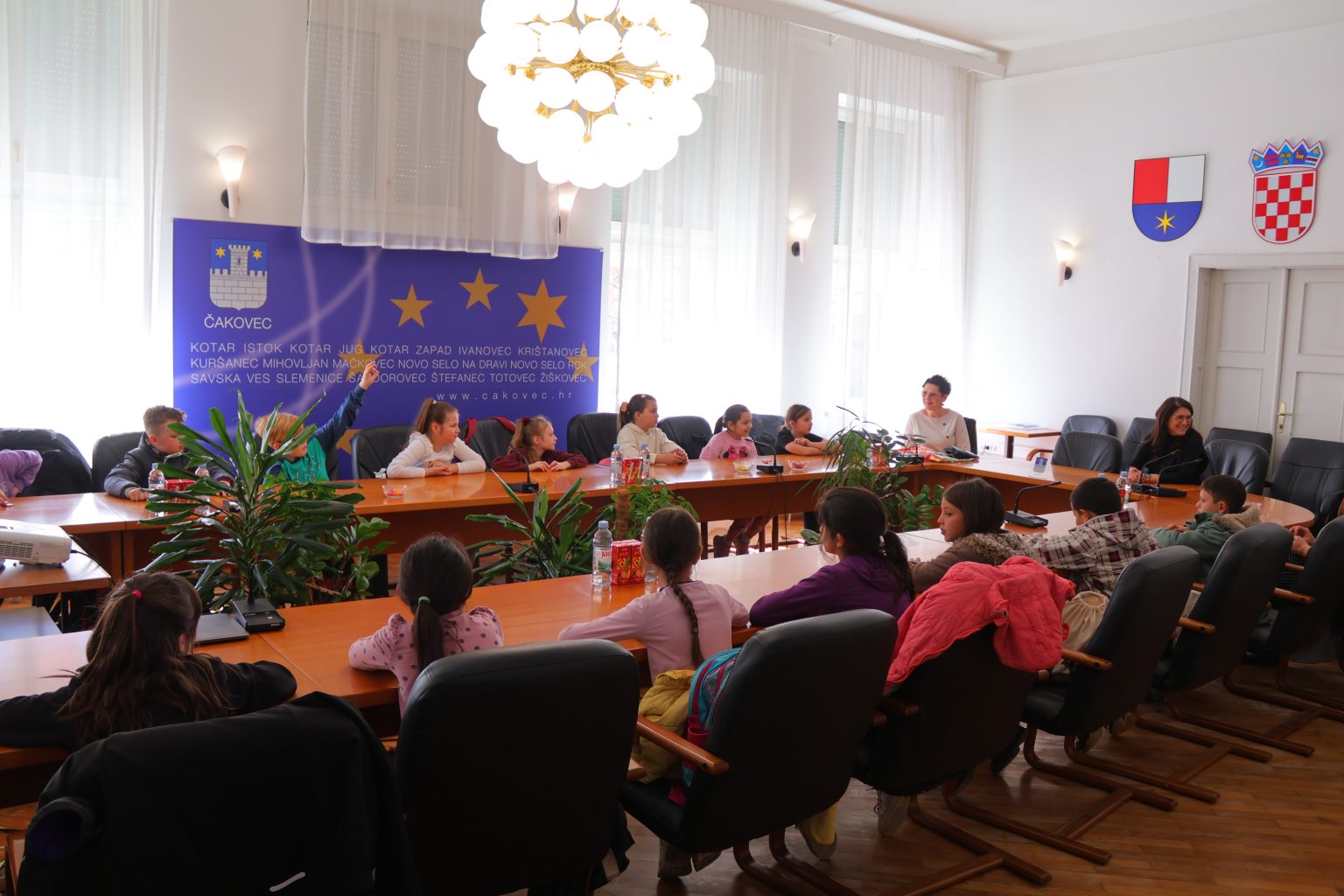 Učenici iz Pribislavca u posjetu gradonačelnici Cividini (28) Učenici iz Pribislavca u posjetu gradonačelnici Cividini (28)