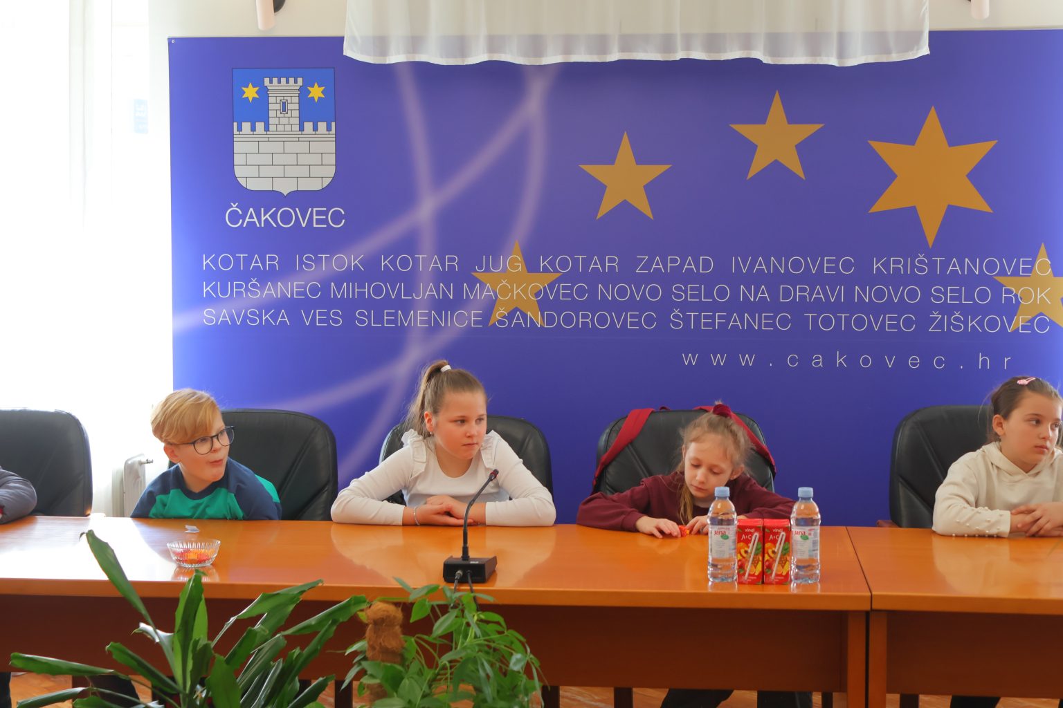 Učenici iz Pribislavca u posjetu gradonačelnici Cividini (4) Učenici iz Pribislavca u posjetu gradonačelnici Cividini (4)